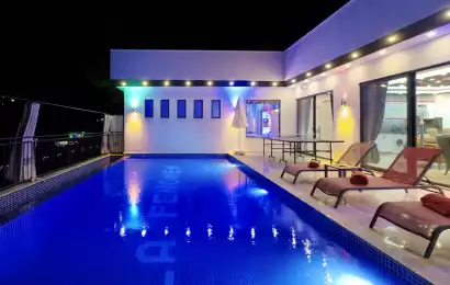 villaName
